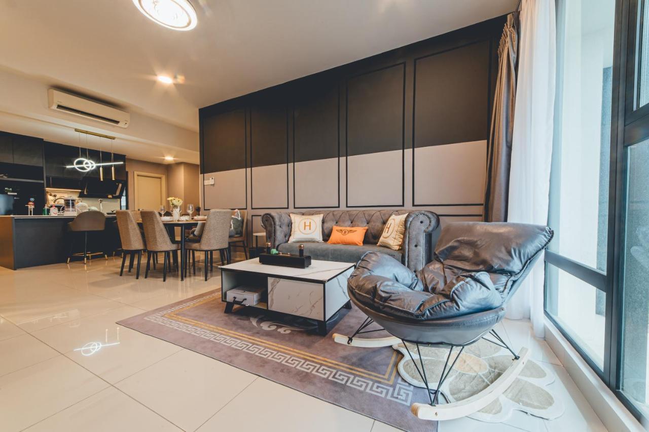 Mosaic Grand Luxury 3br W Bathtub Near Midvalley By Our * Johor Bahru