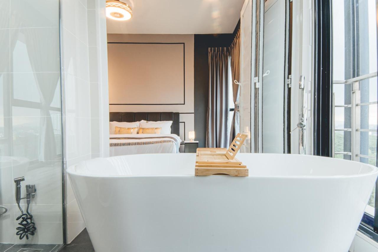 Apartment Mosaic Grand Luxury 3br W Bathtub Near Midvalley By Our