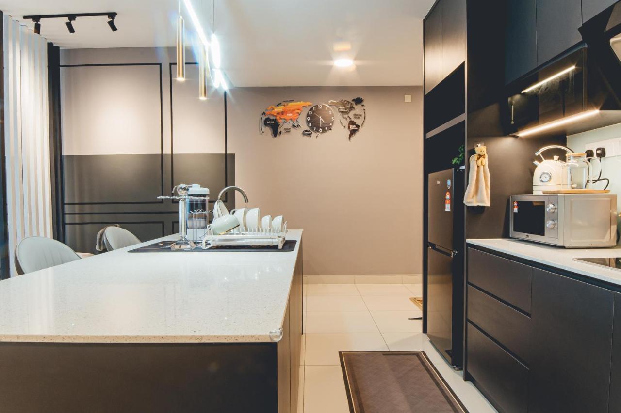 Mosaic Grand Luxury 3br W Bathtub Near Midvalley By Our * Johor Bahru